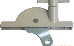 1442549453125468.jpg 搖窗器轉(zhuǎn)軸的拆卸方法